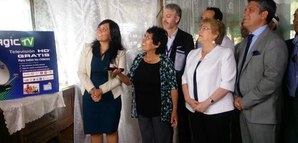 Presidenta junto a autoridades de gobierno y vecinos de combarbala