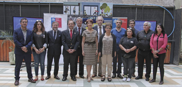 Ministra Gloria Hutt se reunió con organizaciones civiles y mostró apoyo a reducción de velocidad máxima en zonas urbanas.