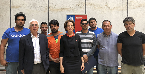 Ministra Gloria Hutt y trabajadores portuarios acuerdan trabajo conjunto para avanzar en resolución de paro en Puerto de Valparaíso