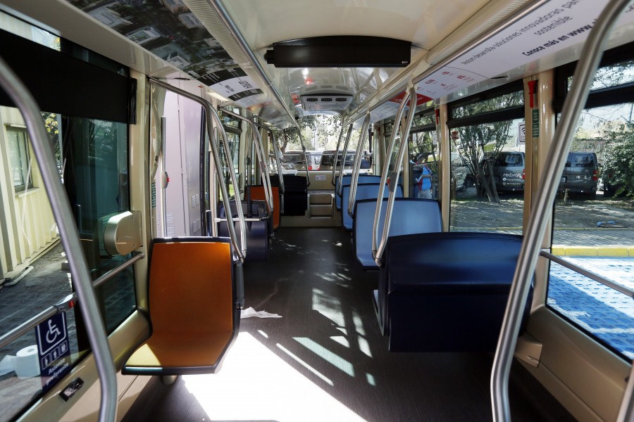 Interior bus piloto Aptis