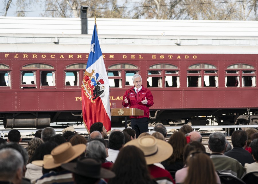 Presidente Piñera informando del Plan #ChileSobreRieles 