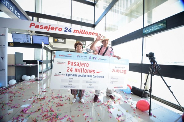 Pasajera 24 millones y su marido