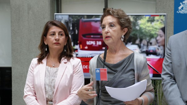 Ministra Gloria Hutt entregando Índice de Evasión del STPMMinistra Gloria Hutt entregando Índice de Evasión del STPM