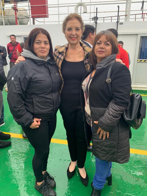 Ministra Hutt con dirigentas sociales de Isla Santa María