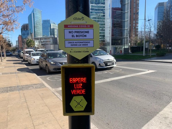 Botoneras de cruces  con avisos de no usar