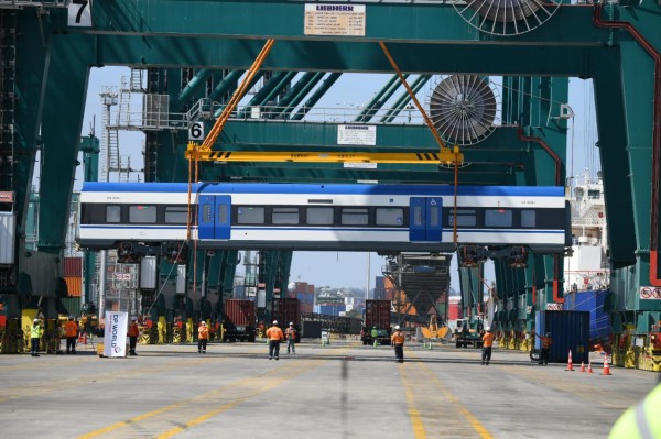 Nuevos trenes llegan a Chile