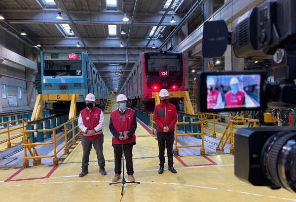 Subsecretario de Transportes, José Luis Domínguez, junto a autoridades de Metro de Santiago