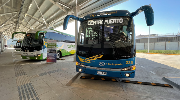 Junto a Nuevo Pudahuel presentamos nueva flota de buses ecológicos y eléctricos que conectan el Aeropuerto Internacional con Santiago