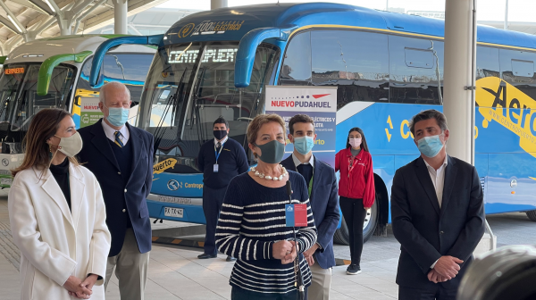 Junto a Nuevo Pudahuel presentamos nueva flota de buses ecológicos y eléctricos que conectan el Aeropuerto Internacional con Santiago